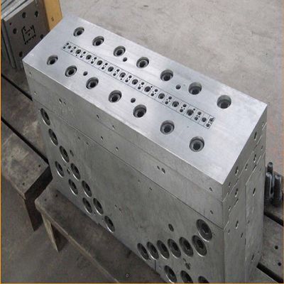 Polierte und elektroplattierte 700 mm CPVC WPC Hohltürplatten Extrusionsform Exporteur