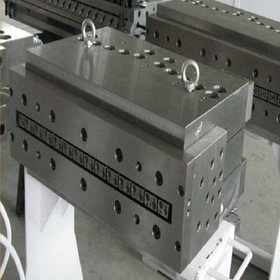Polierte und elektroplattierte 700 mm CPVC WPC Hohltürplatten Extrusionsform Exporteur