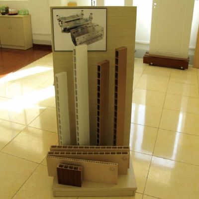 700 mm WPC-Hohltürplatten-Extrusionsform für Kunststoff auf dem chinesischen Markt