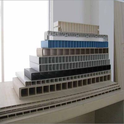 700 mm WPC-Hohltürplatten-Extrusionsform für Kunststoff auf dem chinesischen Markt
