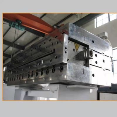 800 mm WPC-Türmachmaschine Extrusionsform für Kundenanforderungen