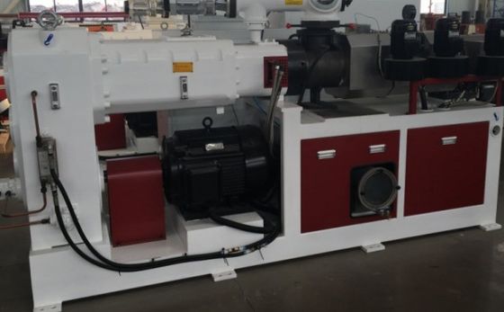 Erweiterte PVC-WPC-Plastikprofilmachmaschine für die Herstellung von Türplatten im Innenbereich