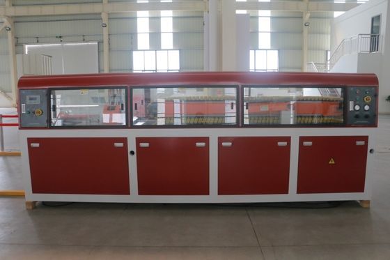 Erweiterte PVC-WPC-Plastikprofilmachmaschine für die Herstellung von Türplatten im Innenbereich