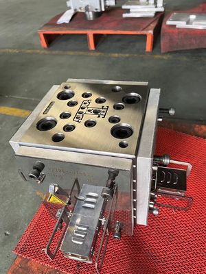 Extrusionsform für zwei Hohlräume Kunststoff-Schaumbild und Extrusionsprofilformwerkzeug