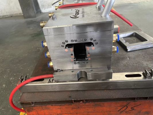 Extrusionsform für zwei Hohlräume Kunststoff-Schaumbild und Extrusionsprofilformwerkzeug