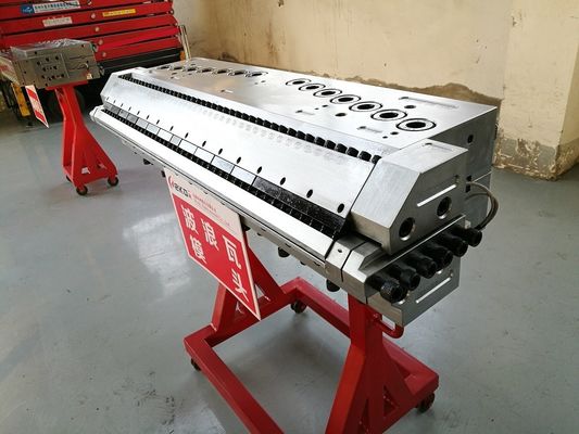 Dauerhafte 850 mm HDPE PP Extrusionsplatte Druckkopfform für anpassbare Anforderungen