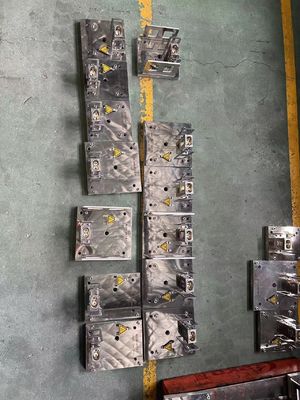 PVC-Extrusionsform für Kunststoff-Skirting-Basisplattenprofil WPC-Extrusionsgeräte