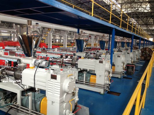 38CrMoALA Schraubenmaterial WPC PVC Wandplatten Profil Extrusionsmaschine Produktionslinie