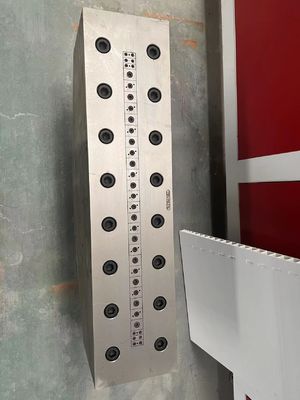 Silberner PVC-Plastik-Extrusionsdrucker/Kalibrator/Gießkopf mit 1 Formkavität