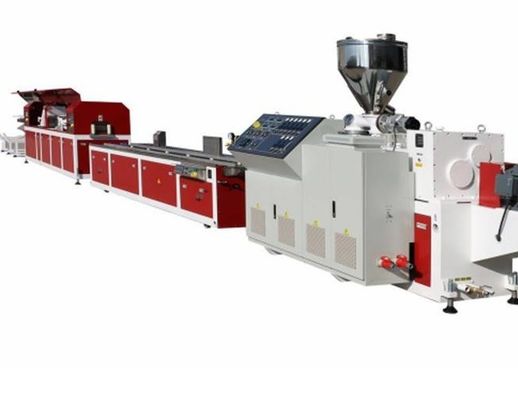 Leistungsstarke 37 kW WPC-Profil-Decking-Board-Extrusionslinie für Holz und Kunststoff
