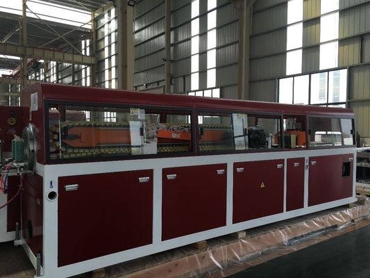 Leistungsstarke 37 kW WPC-Profil-Decking-Board-Extrusionslinie für Holz und Kunststoff