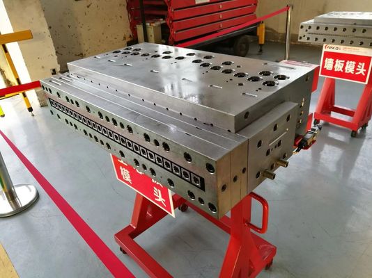 Profi-Formenhersteller für WPC/UPVC-Hohltür-Extrusion Breite 1000 mm Größe