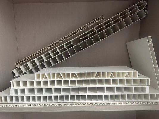 Profi-Formenhersteller für WPC/UPVC-Hohltür-Extrusion Breite 1000 mm Größe