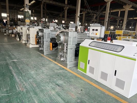 PP Schlüsselfertiges Projekt WPC-Decking-Profil-Extruder-Maschine mit Holzabfalllösung
