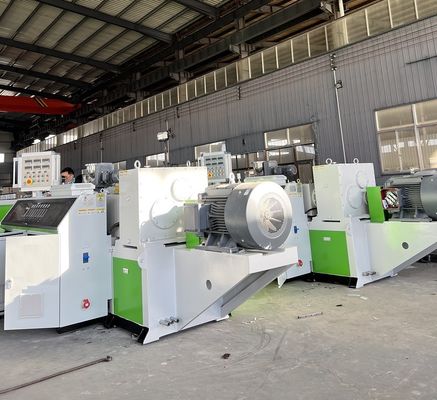 PP Schlüsselfertiges Projekt WPC-Decking-Profil-Extruder-Maschine mit Holzabfalllösung