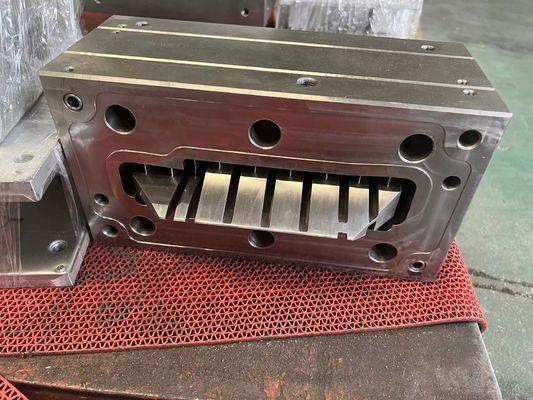 1 Hohlraum-Wasserdichte WPC-Türform aus UPVC-Material für moderne Häuser und Gebäude