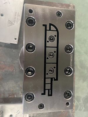 Elektroplattierung Polieren Oberflächenbehandlung WPC Extrusionsform für OEM WPC Türrahmen