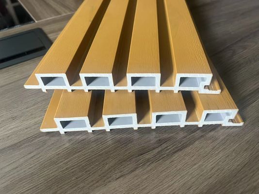 WPC-Extrusionsmaschinenlinie mit konischen Zwillingschrauben mit Gegendrehung für eine höhere Leistung
