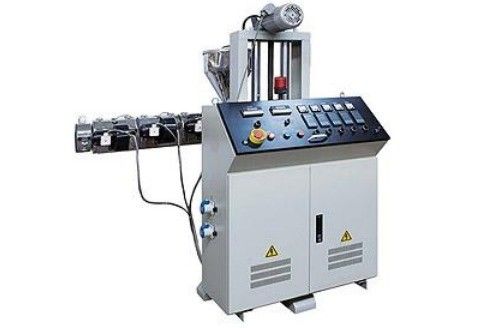 Hochproduktivitätsmaschine für die Herstellung von Kegel-Twin-Screw-PVC-Deckenplatten