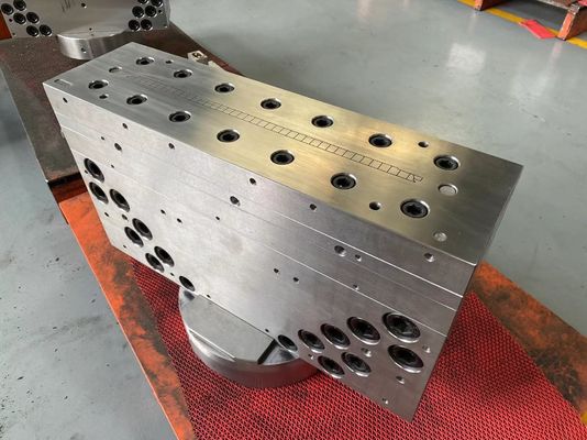 Schimmelform für die Extrusion von PVC-Fensterprofilen in Silberfarbe