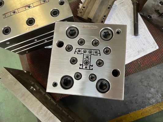 Extrusionsform UPVC-Türmaschine für Fensterwände und Wanddekorationen aus Kunststoff