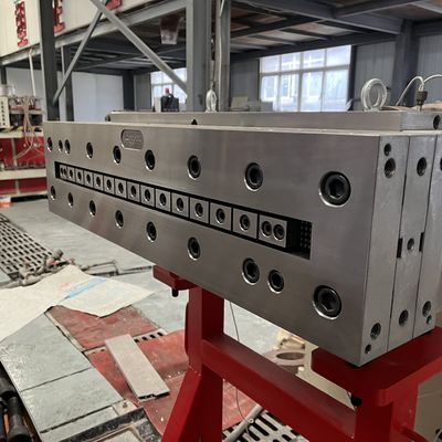 Elektroplattierung Polerierung Extrusionsform für WPC-Wandplatten Produktionslinie EKO Design