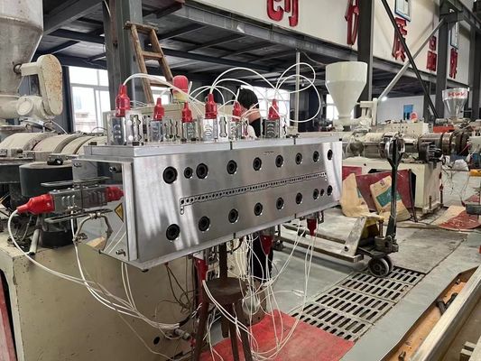 Verkäufer UPVC-Haushaltsprodukt-Formen für Fensterbrettplatten Extrusion Druckformformen
