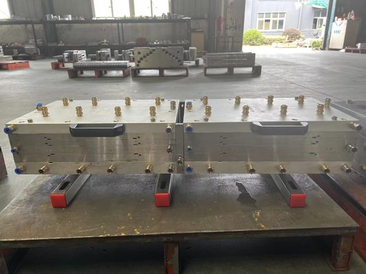 3CR17 Formenmaterial PVC-Profil Extrusionsform für die präzise Ausformung von Zwillingsschrauben-Extrudern