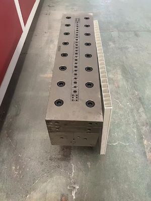 1 Hohlraum-PVC-Plastik-Extrusionskalibrator-Druckform für PVC-Türplattenform in individueller Größe