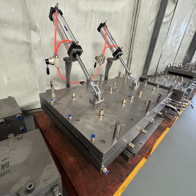 1 Hohlraum-PVC-Plastik-Extrusionskalibrator-Druckform für PVC-Türplattenform in individueller Größe