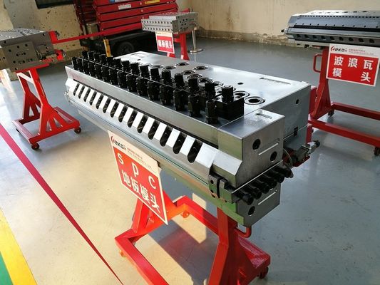 Chinesische SPC-Boden-Extrusionslinie mit 3CR17-Formmodus und Extrusionsform