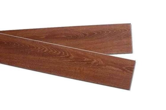 Chinesische SPC-Boden-Extrusionslinie mit 3CR17-Formmodus und Extrusionsform