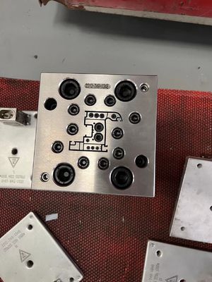 1 Formkavität UPVC Extrusionsfensterprofil Formen Werkzeuge für silberne Türen und Fenster