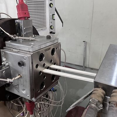 Anpassungsfähige UPVC-Tür- und Fensterherstellungsmaschine mit PVC-Fensterprofilformen