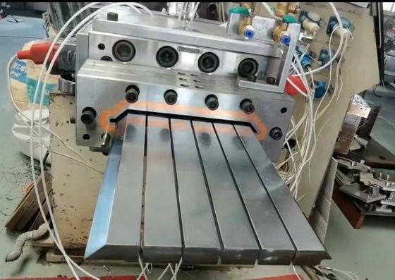 3CR17 Material, das in PE WOOD-Formen verwendet wird Extrusionsformformformform für Oberflächenschimmel