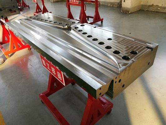Individuelle Extrusionsformen für PVC-Schaumbänder für die Herstellung von Profilfenster-Türplatten