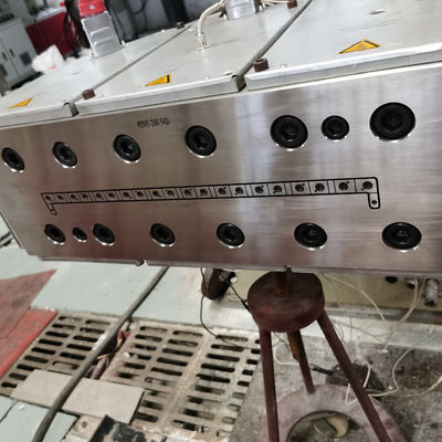 1 Kavitätsform Maßgeschneiderte PVC WPC Hohl Türbrett Extrusionsform und Profile Form