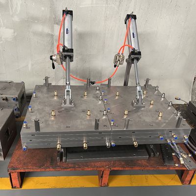 1 Kavitätsform Maßgeschneiderte PVC WPC Hohl Türbrett Extrusionsform und Profile Form