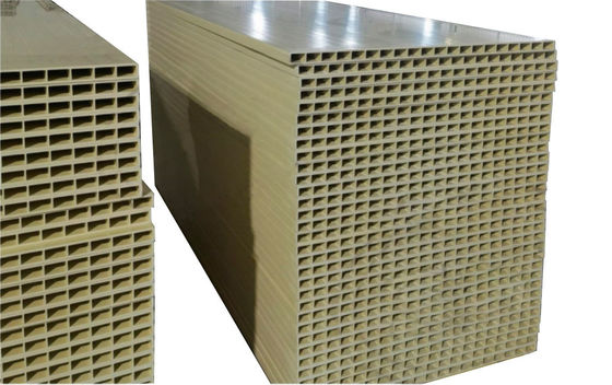 Plastikform für PVC-Plastikprofile Extrusions-Produktionslinie für Skirting-Basisplatten