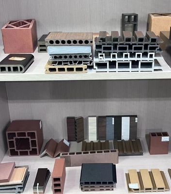 PE WOOD Kunststoff-Extrusionsform mit professionellem Design und Kundendienst