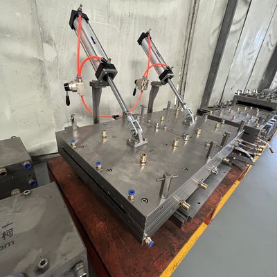 CAD-entworfene elektrische Heizung PVC-Schaumplattenblatt-Extrusionsform mit doppelter Manifold