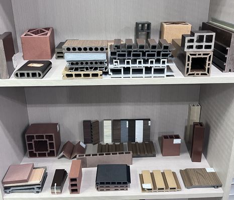 Außenplattenform für PE Silberholz Kunststoff Extrusion von Decking Boden und Tür