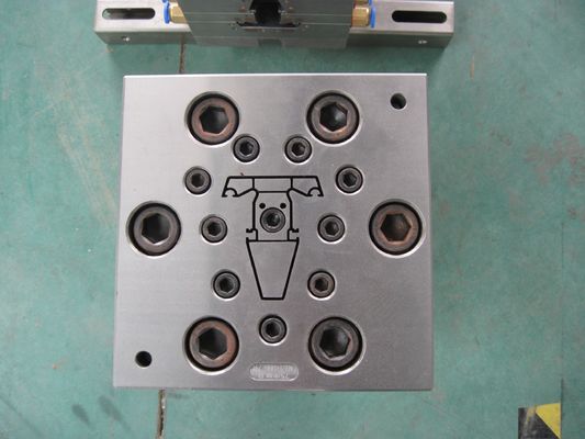 Kundengröße PVC-Profil-Extrusionsform für Fenster- und Türproduktionslinie