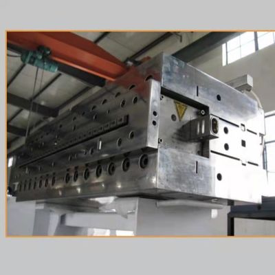 Formen für Profilfenster aus hohlen Gitterplatten und Türplatten