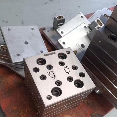 Vielseitige Silber-Kunststoff-Druckform für die PVC-Extrusion von Fenster- und Türprofilen
