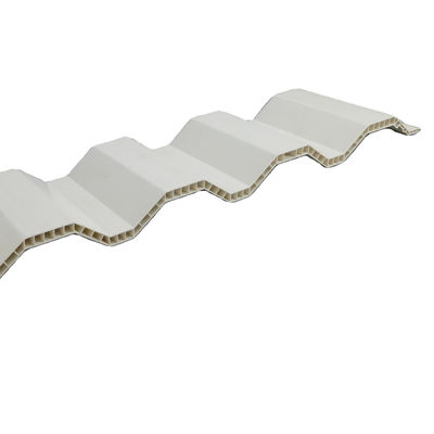 Silber-PVC-Wallholz-Dach-Extrusionsform für einen reibungslosen Produktionsprozess