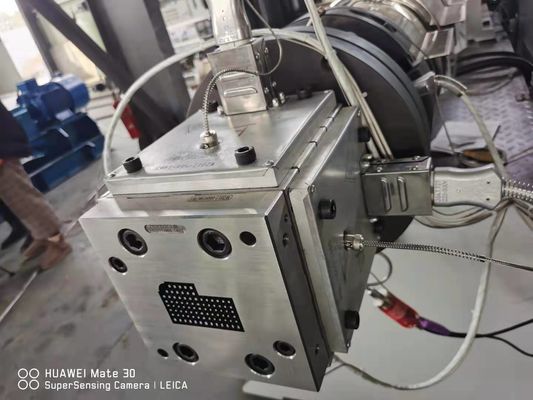 Erweiterte Extrusionsform für Fenster- und Türprofile aus PVC