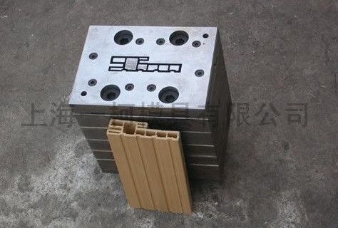 Erweiterte Extrusionsform für Fenster- und Türprofile aus PVC
