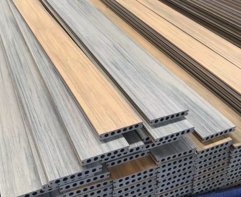 AutoCAD entworfenen PE WPC Decking Profil Louver Wandverkleidung Produktionslinie für den Markt