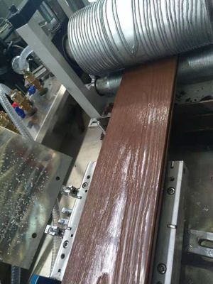 AutoCAD entworfenen PE WPC Decking Profil Louver Wandverkleidung Produktionslinie für den Markt